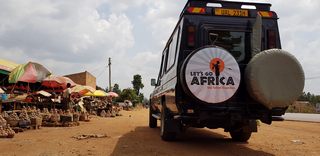 Safari Jeep Uganda (Credit: Werner Uwe Roettgering)